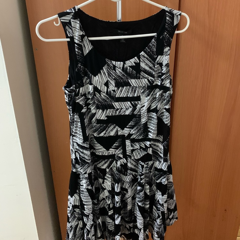 Black and white sleeveless dress